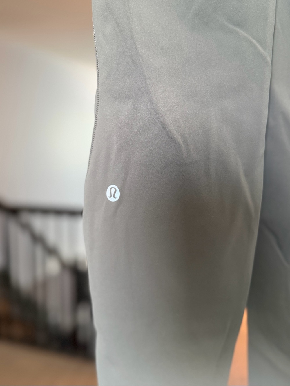 Lululemon Fast and Free High-Rise Tight – Nulux – Size 10 - Picture 3 of 5